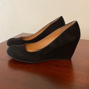 Chinese Laundry Black suede wedges 8
